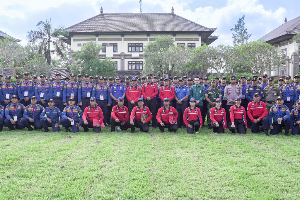 Pengukuhan Relawan Pemadam Kebakaran dan Pembukaan Diklat Pemadam I